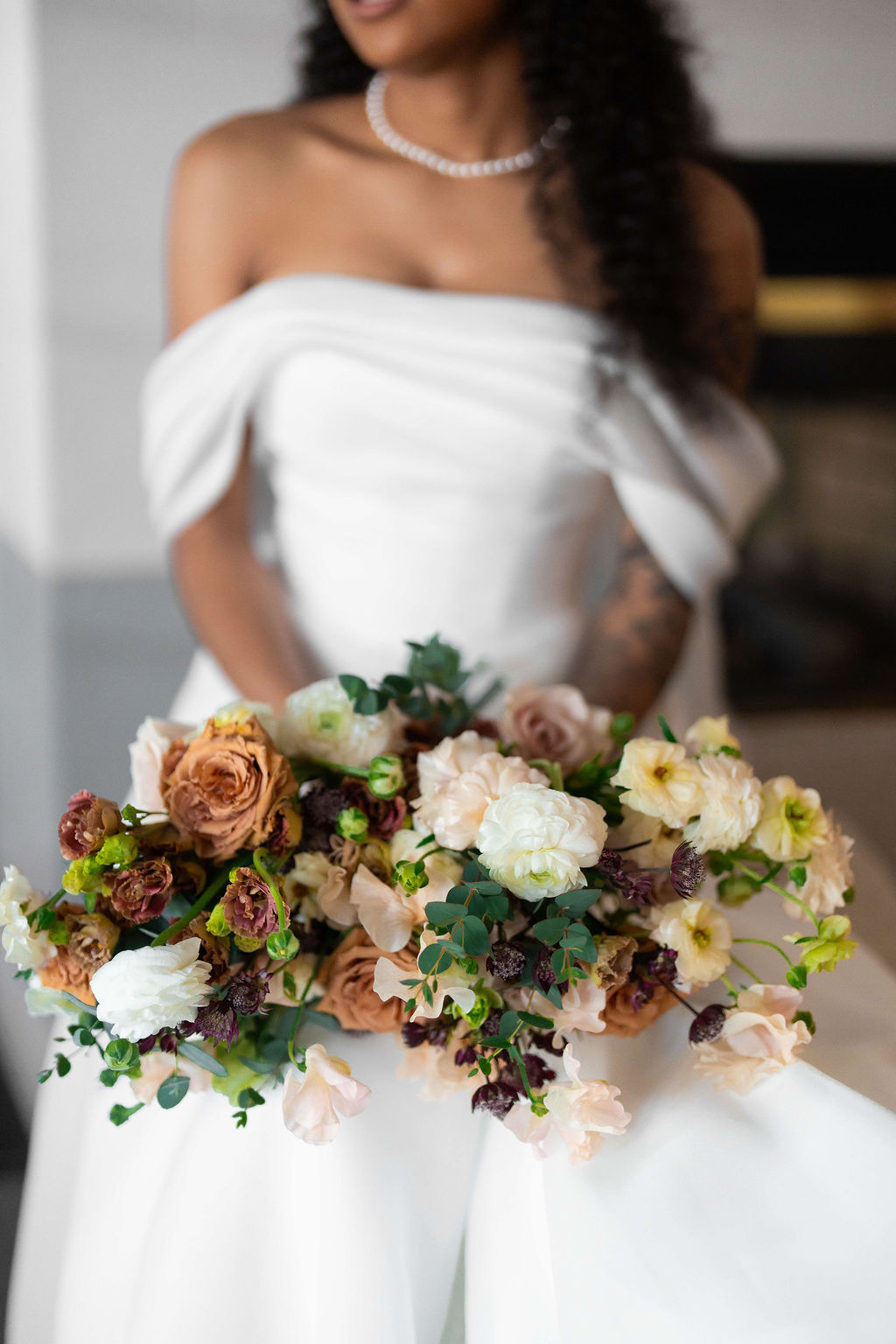 Details of a bride's earth tone flowers